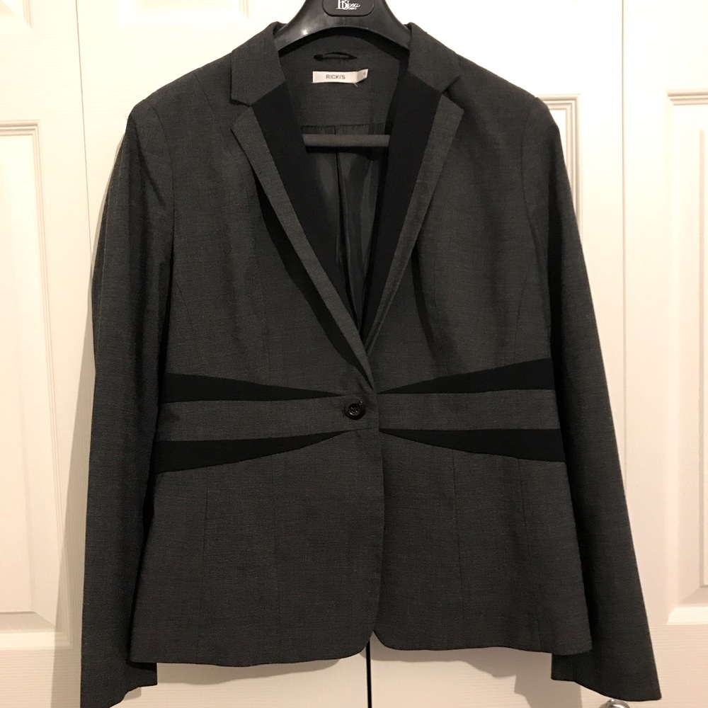 Grey Ricki’s blazer with black details